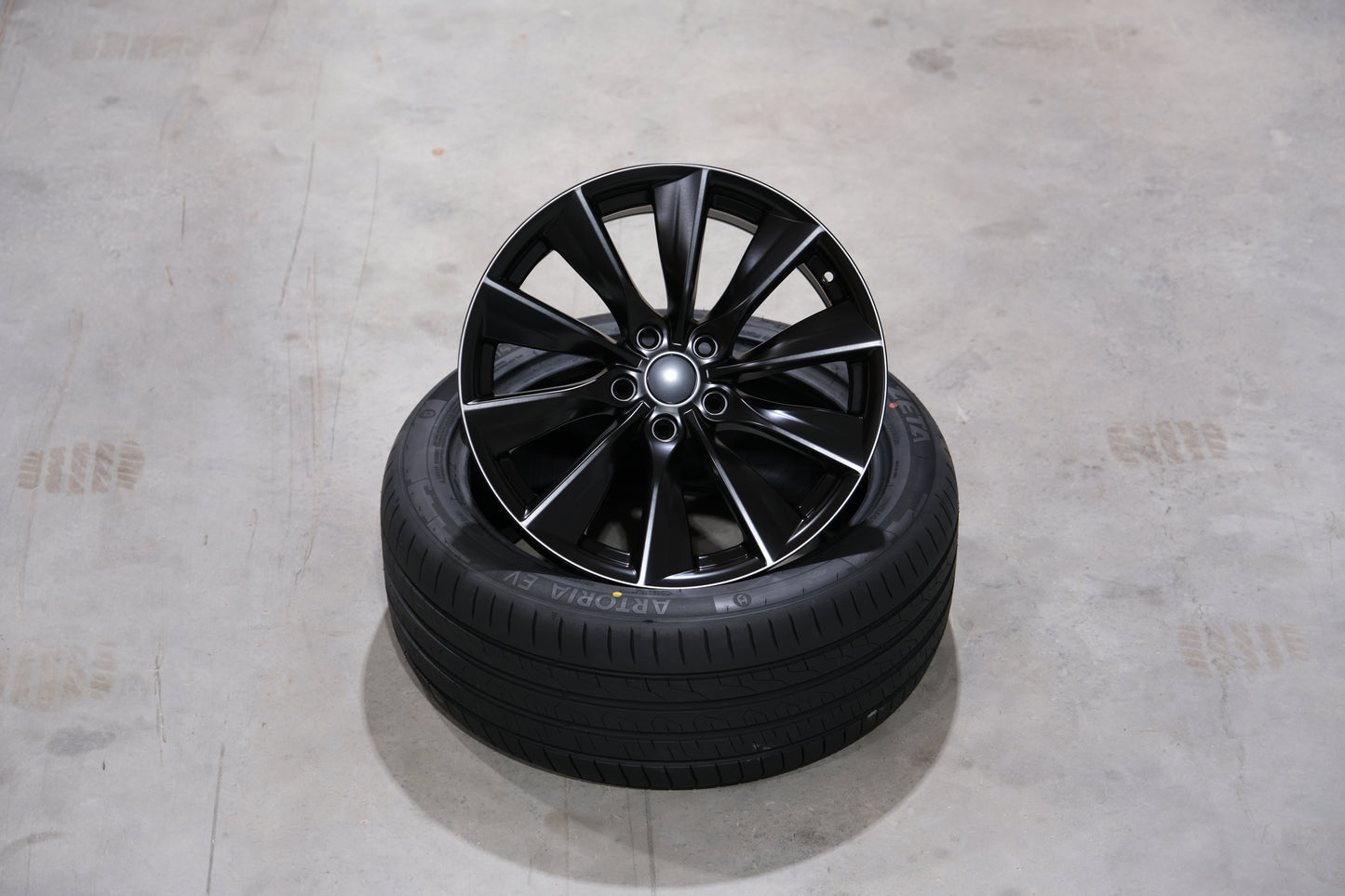 Model Y | Set of winter tires – 19" Nokian Hakkapeliitta R5 EV