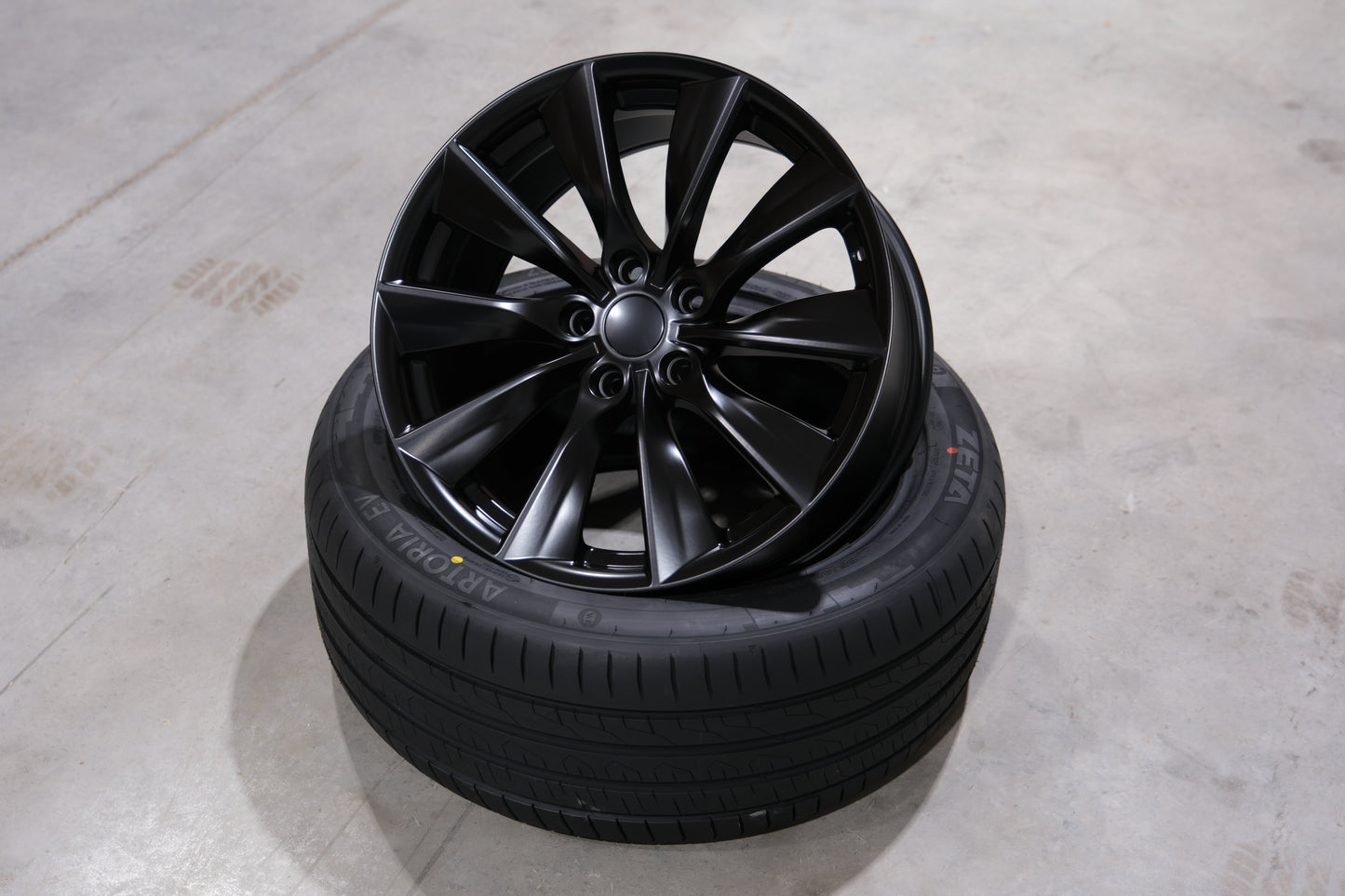 Model 3 | Winter Tire Set – 18″ Michelin X-ice